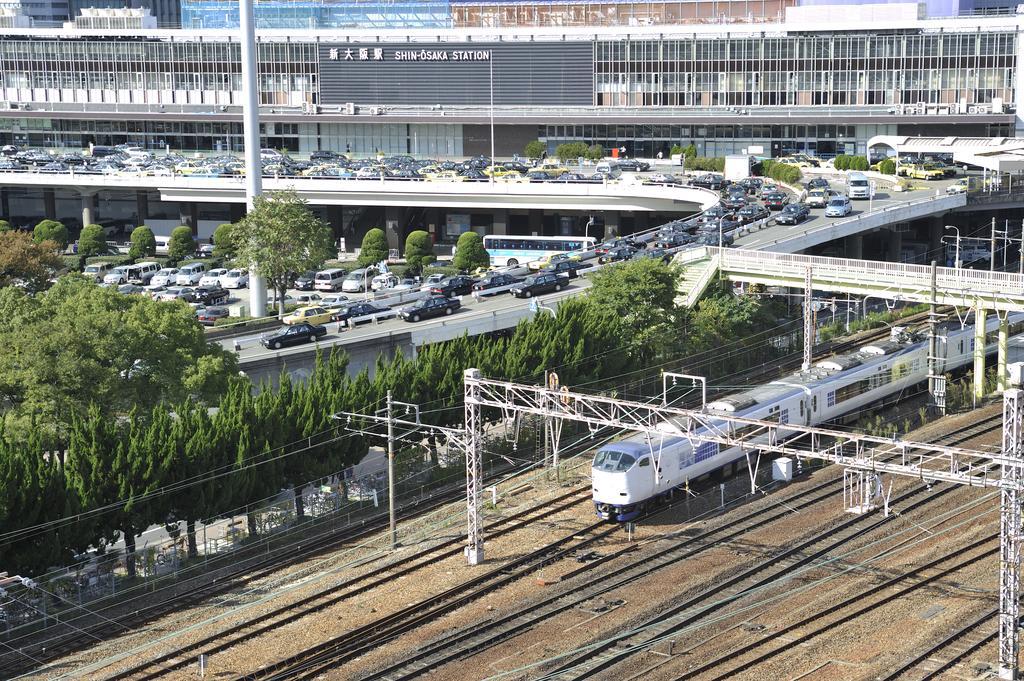 Shin Osaka Station Hotel Annex Bagian luar foto