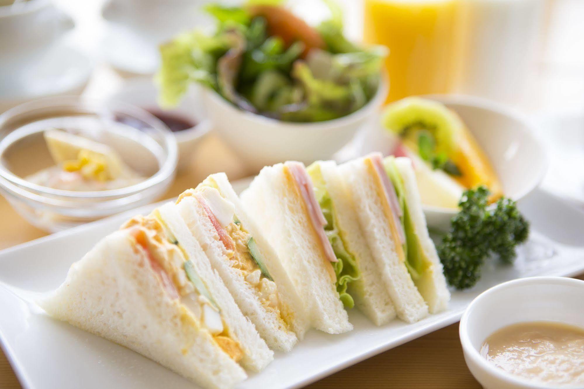 Shin Osaka Station Hotel Annex Bagian luar foto